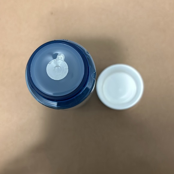 Lancôme Bi-Facil double-action eye make-up remover. New; never opened. - Picture 3 of 3